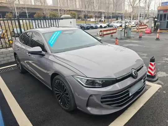 Volkswagen Passat 2025 (2400 км)