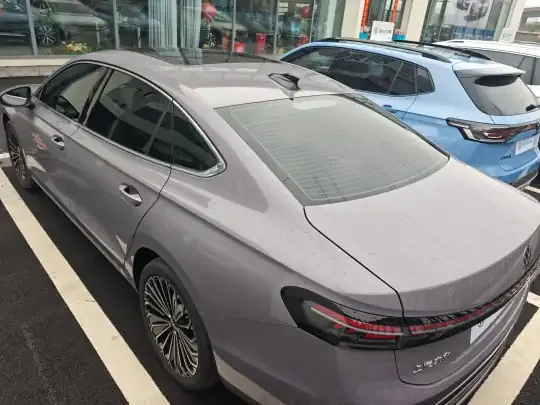 Volkswagen Passat 2025 (2400 км)
