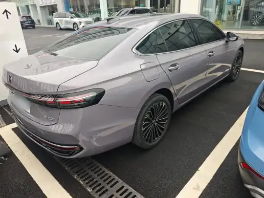 Volkswagen Passat 2025 (2400 км)