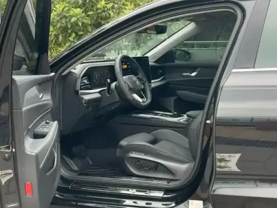 Volkswagen Passat 2025 (15200 км)