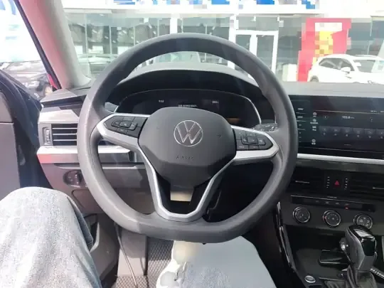 Volkswagen Passat 2025 (45100 км)
