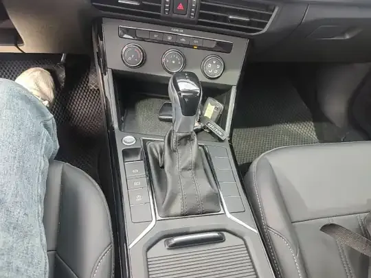 Volkswagen Passat 2025 (45100 км)
