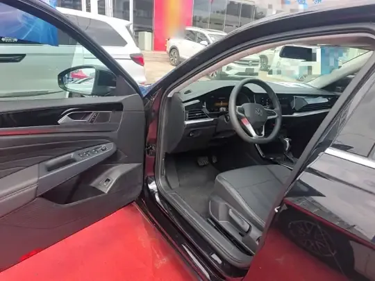 Volkswagen Passat 2025 (45100 км)