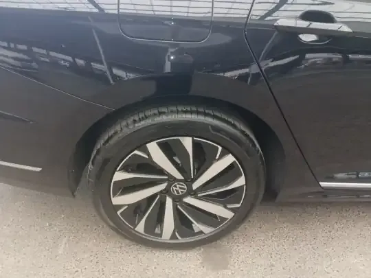Volkswagen Passat 2025 (10500 км)