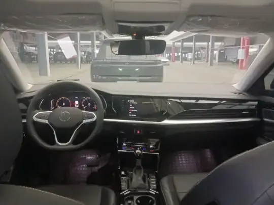 Volkswagen Passat 2025 (10500 км)