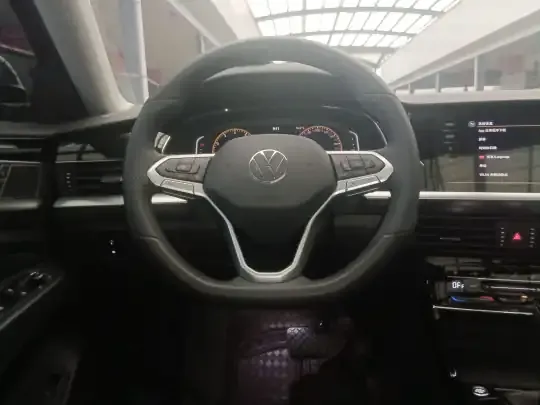 Volkswagen Passat 2025 (10500 км)