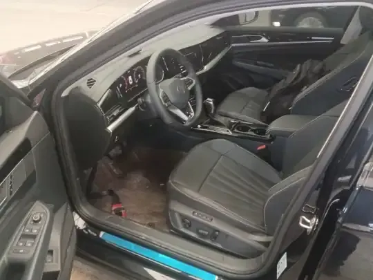 Volkswagen Passat 2025 (10500 км)