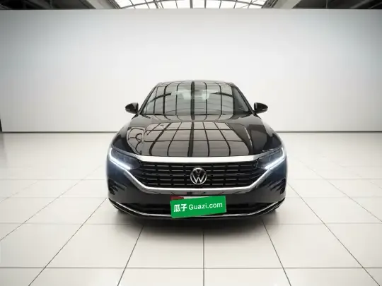 Volkswagen Passat 2025 (10500 км)
