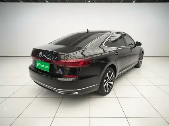 Volkswagen Passat 2025 (10500 км)