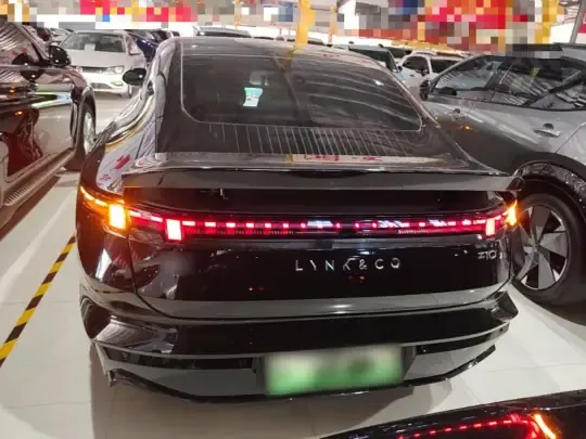 Lynk & Co Z10 2025 (500 км)