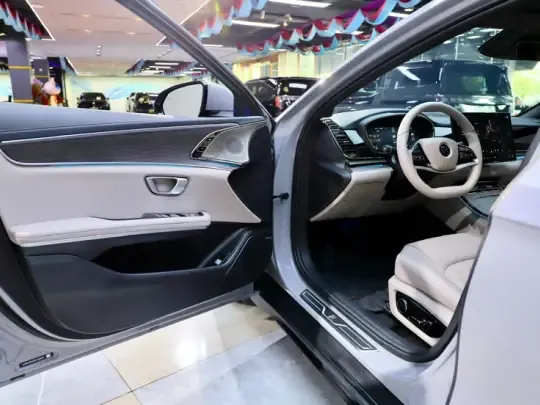 BYD Han 2025 (12400 км)