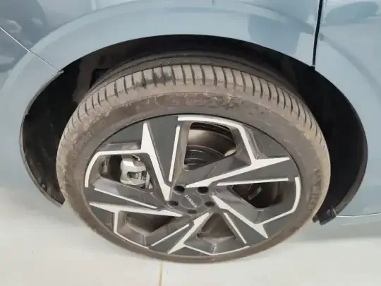 Lynk & Co Z10 2025 (12800 км)