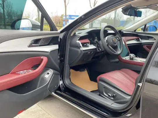 Hongqi H5 2025 (8800 км)