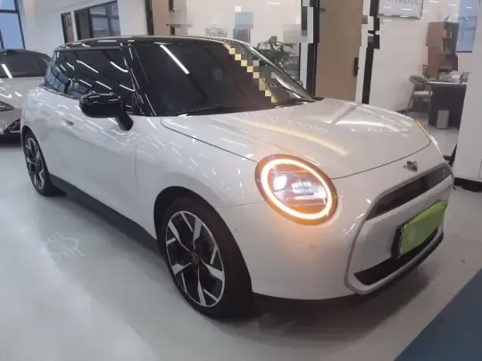 MINI Electric COOPER 2024 (11300 км)