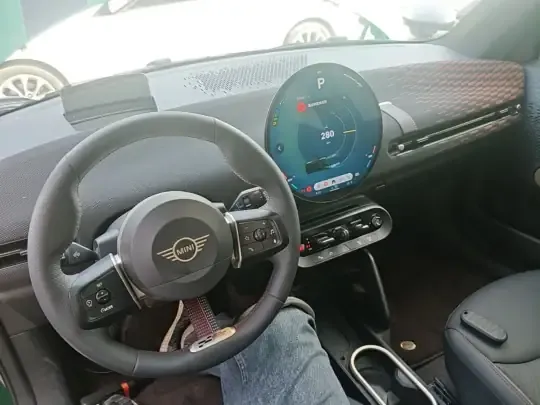 MINI Electric COOPER 2024 (5600 км)