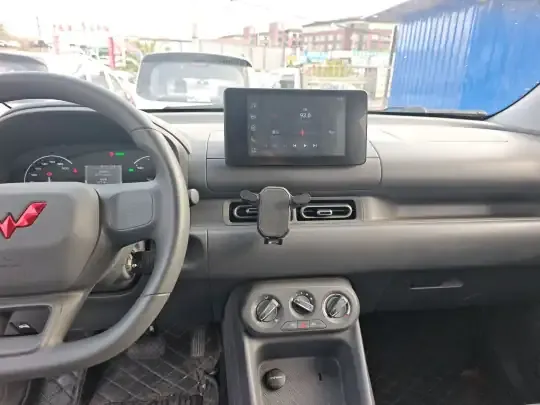 Wuling Hongguang New Energy 2025 (14200 км)