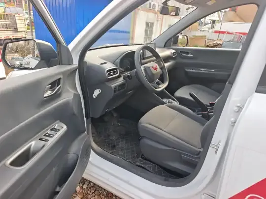 Wuling Hongguang New Energy 2025 (14200 км)