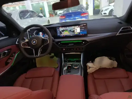 BMW 3 Series 2025 (10500 км)