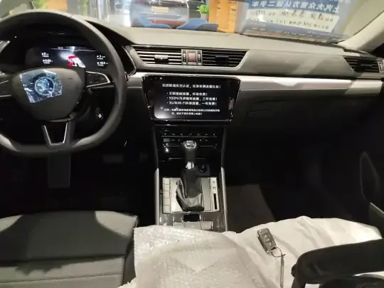 Skoda Superb 2025 (100 км)