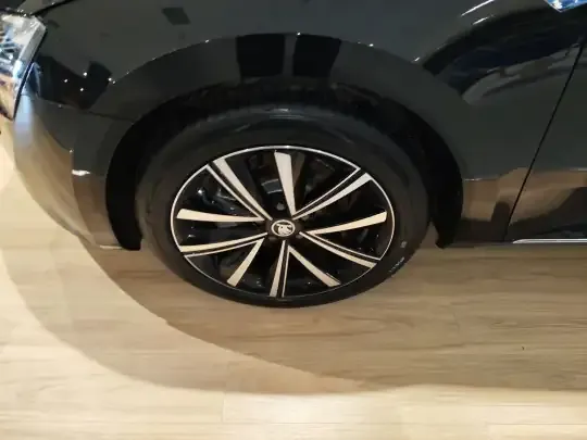 Skoda Superb 2025 (100 км)