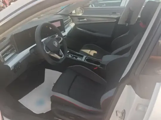 Volkswagen Lamando 2025 (2100 км)