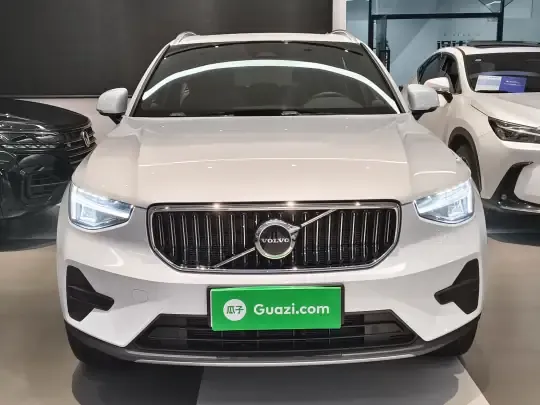 Volvo XC40 2025 (3800 км)