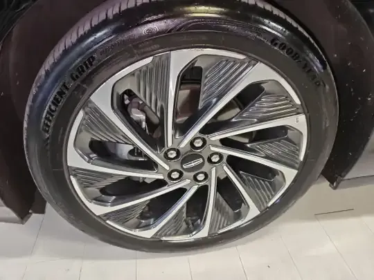 Lincoln Z 2025 (11900 км)