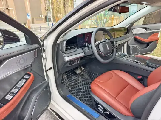 Lincoln Z 2025 (6700 км)
