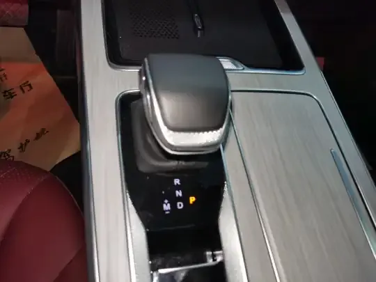 Hongqi HS5 2025 (3400 км)