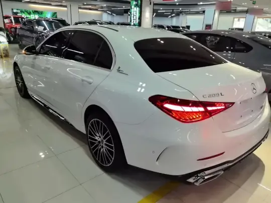 Mercedes-Benz C-Class 2025 (14100 км)
