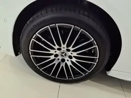 Mercedes-Benz C-Class 2025 (14100 км)