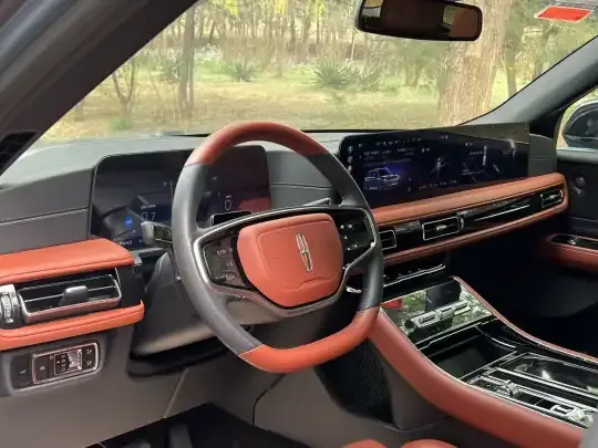 Lincoln Aviator 2024 (8300 км)