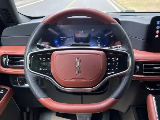 Lincoln Aviator 2024 (8300 км)