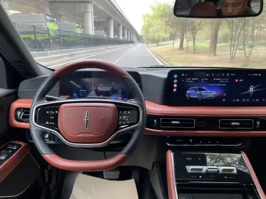 Lincoln Aviator 2024 (8300 км)