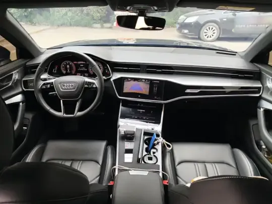 Audi A6L 2025 (18200 км)