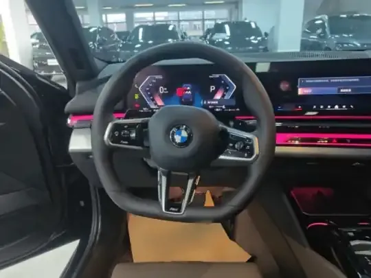 BMW 5 Series 2024 (8000 км)