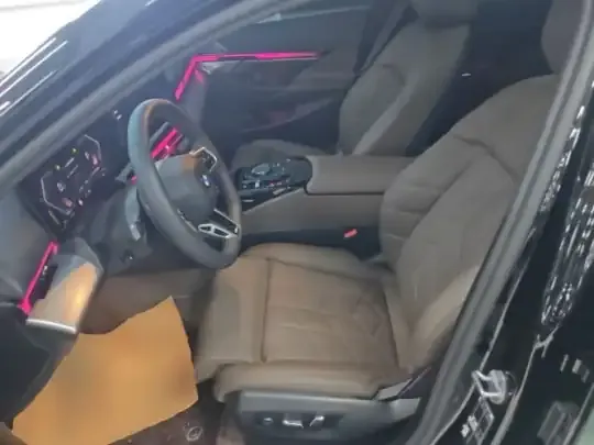 BMW 5 Series 2024 (8000 км)