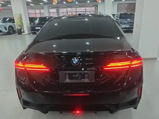 BMW 5 Series 2024 (8000 км)