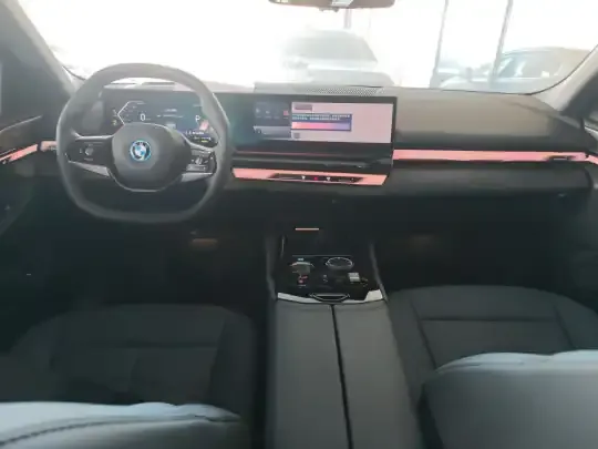 BMW i5 2025 (18800 км)