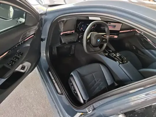 BMW i5 2025 (18800 км)