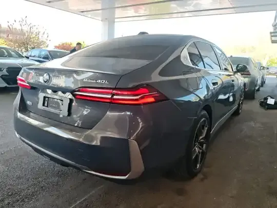 BMW i5 2025 (18800 км)