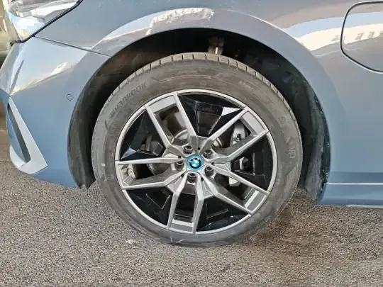 BMW i5 2025 (18800 км)