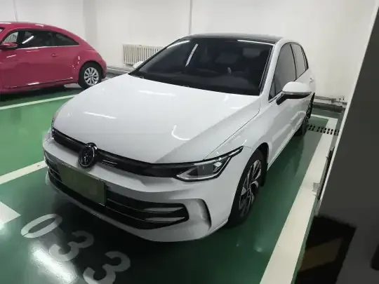Volkswagen Golf 2025 (3300 км)