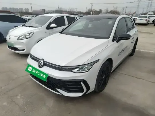 Volkswagen Golf 2025 (6100 км)
