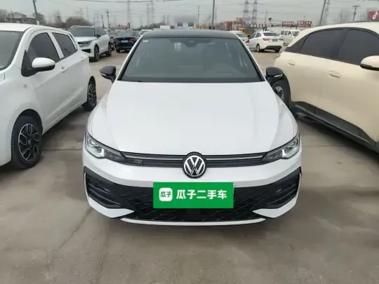 Volkswagen Golf 2025 (6100 км)