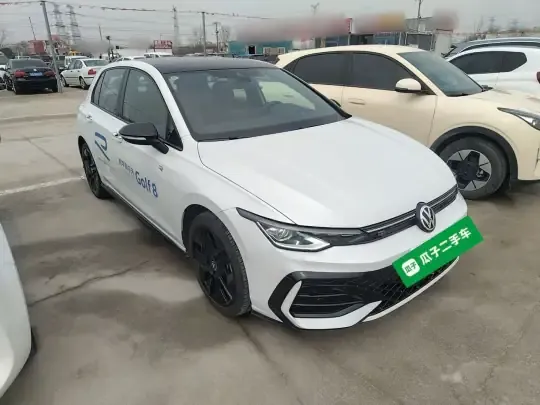 Volkswagen Golf 2025 (6100 км)