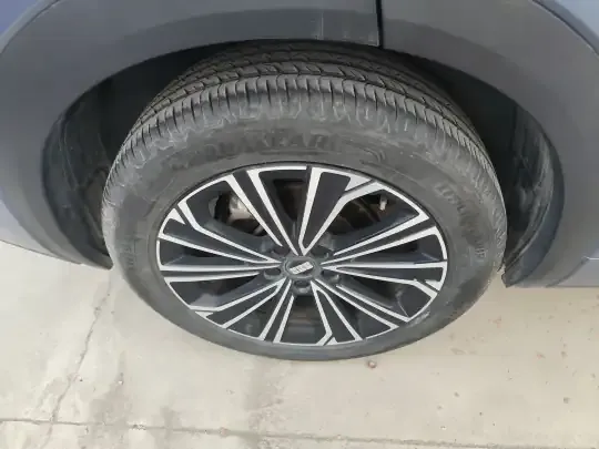 Geely Galaxy Xingjian 7 EM-i 2025 (20700 км)