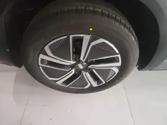 Geely Galaxy Xingjian 7 EM-i 2025 (6000 км)