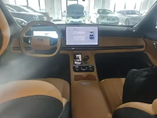 Geely Galaxy Xingjian 7 EM-i 2025 (6000 км)