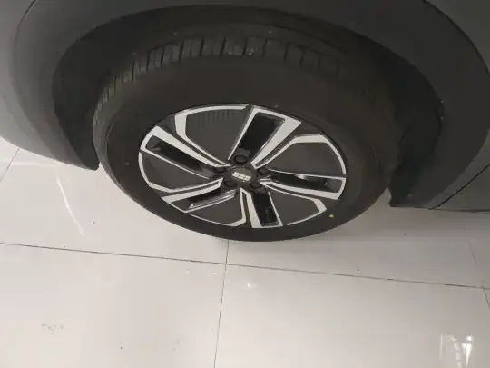 Geely Galaxy Xingjian 7 EM-i 2025 (6000 км)